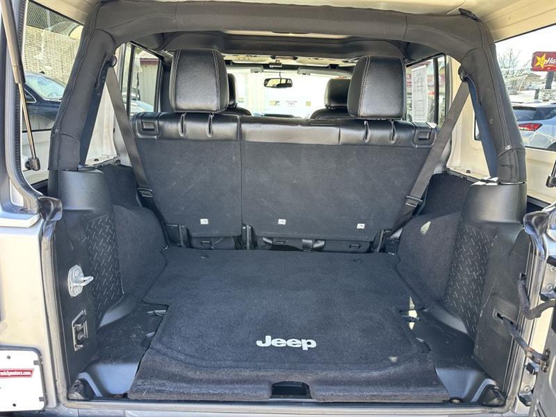 Jeep Wrangler Unlimited Sahara 4WD 2017