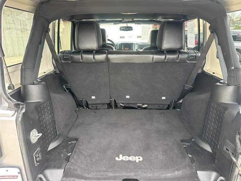 Jeep Wrangler Unlimited Sahara 4WD 2017