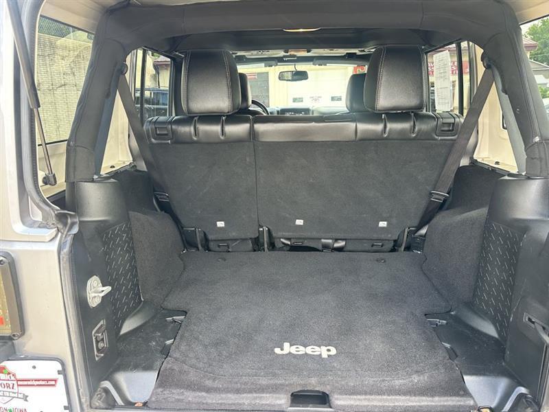 Jeep Wrangler Unlimited Sahara 4WD 2017