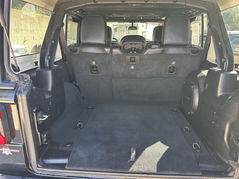 Jeep Wrangler photo 12