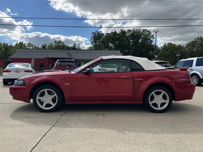 Ford Mustang GT Deluxe Convertible 2001