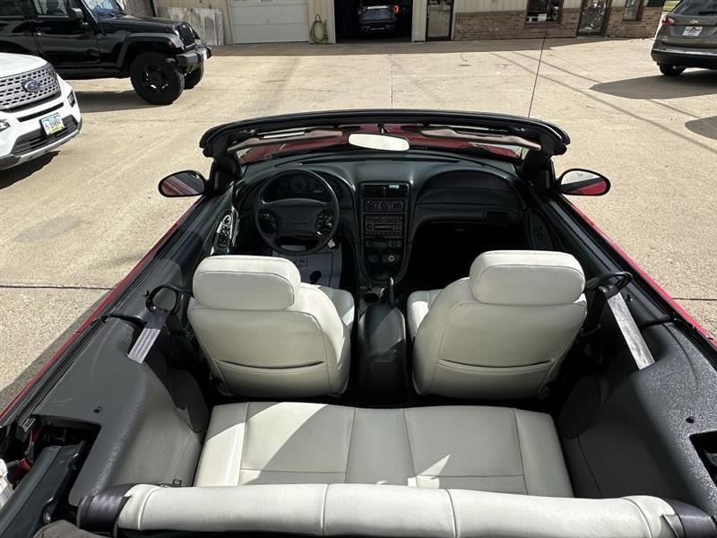 Ford Mustang GT Deluxe Convertible 2001