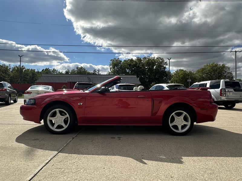 Ford Mustang GT Deluxe Convertible 2001