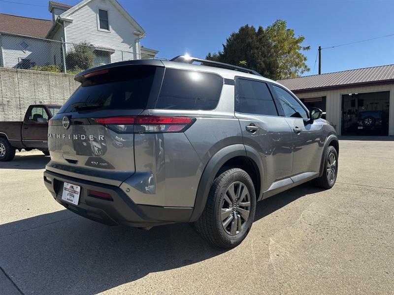 Nissan Pathfinder photo 2