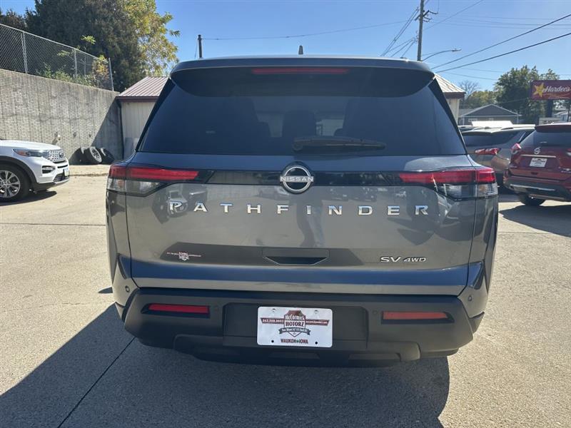 Nissan Pathfinder photo 3