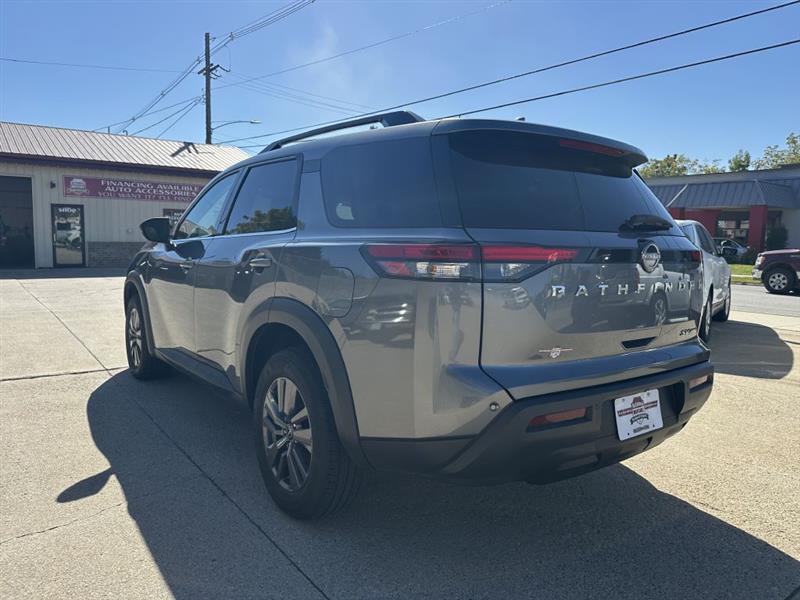 Nissan Pathfinder photo 4