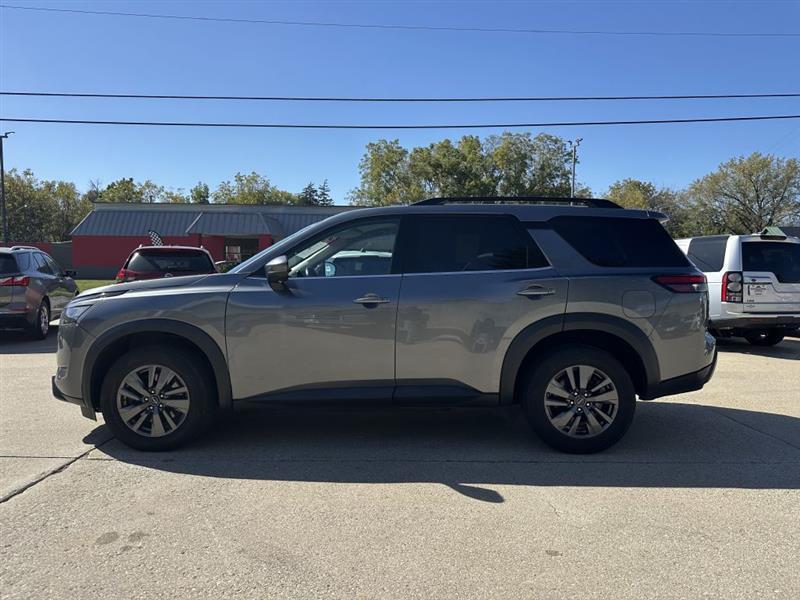 Nissan Pathfinder photo 5