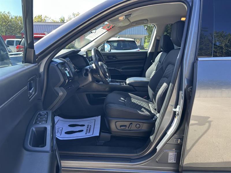 Nissan Pathfinder photo 9