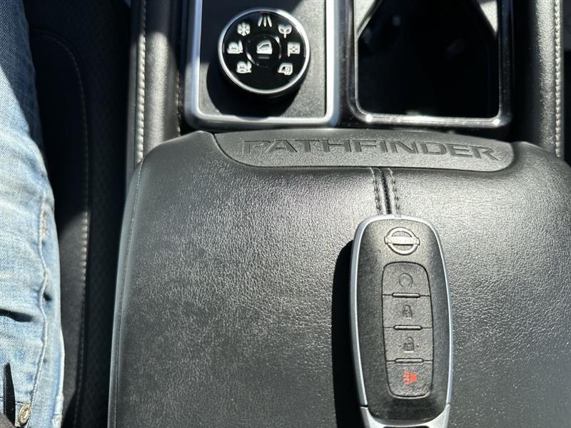 Nissan Pathfinder photo 17
