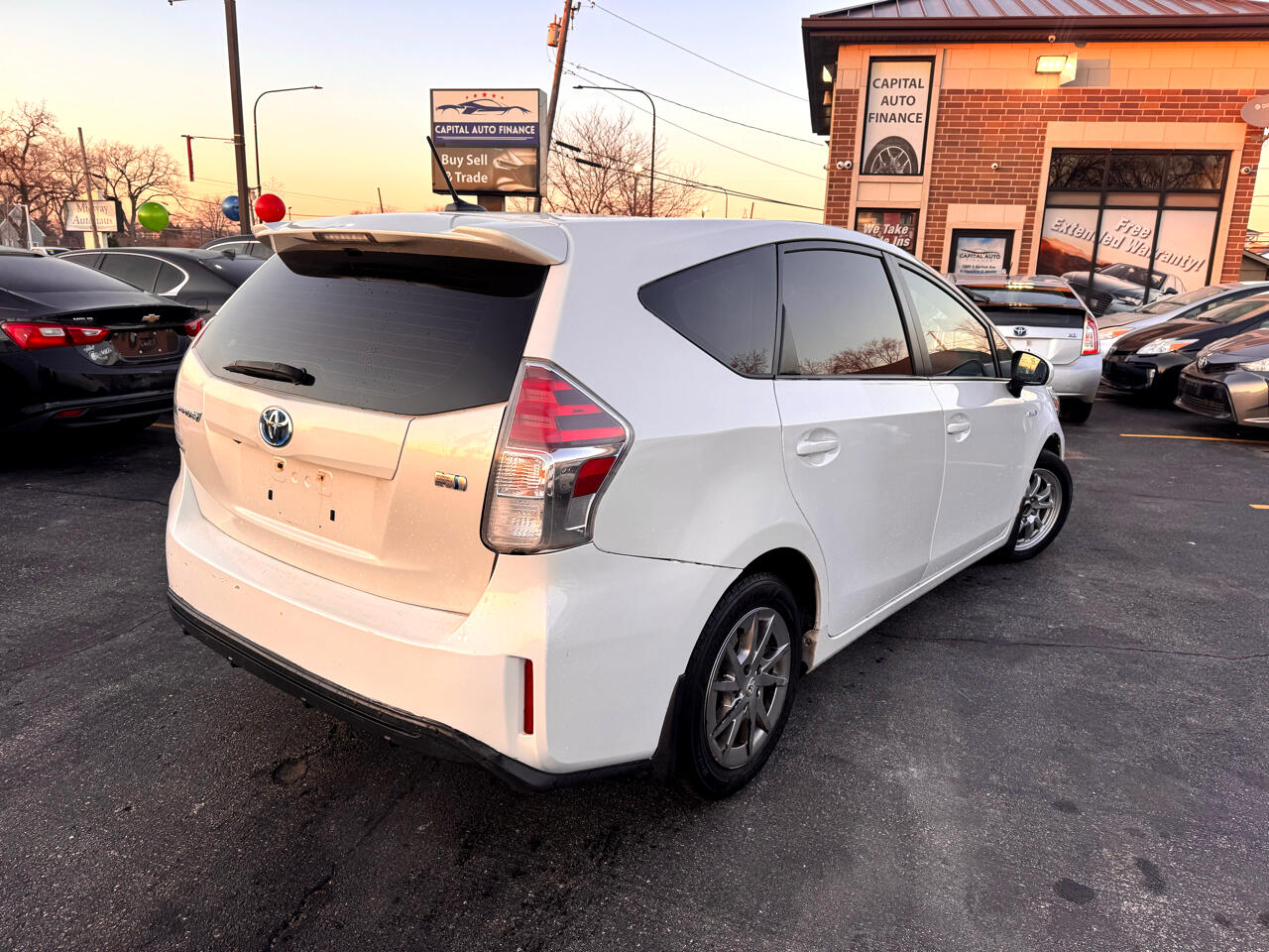 Toyota Prius V Three (Natl) 2017
