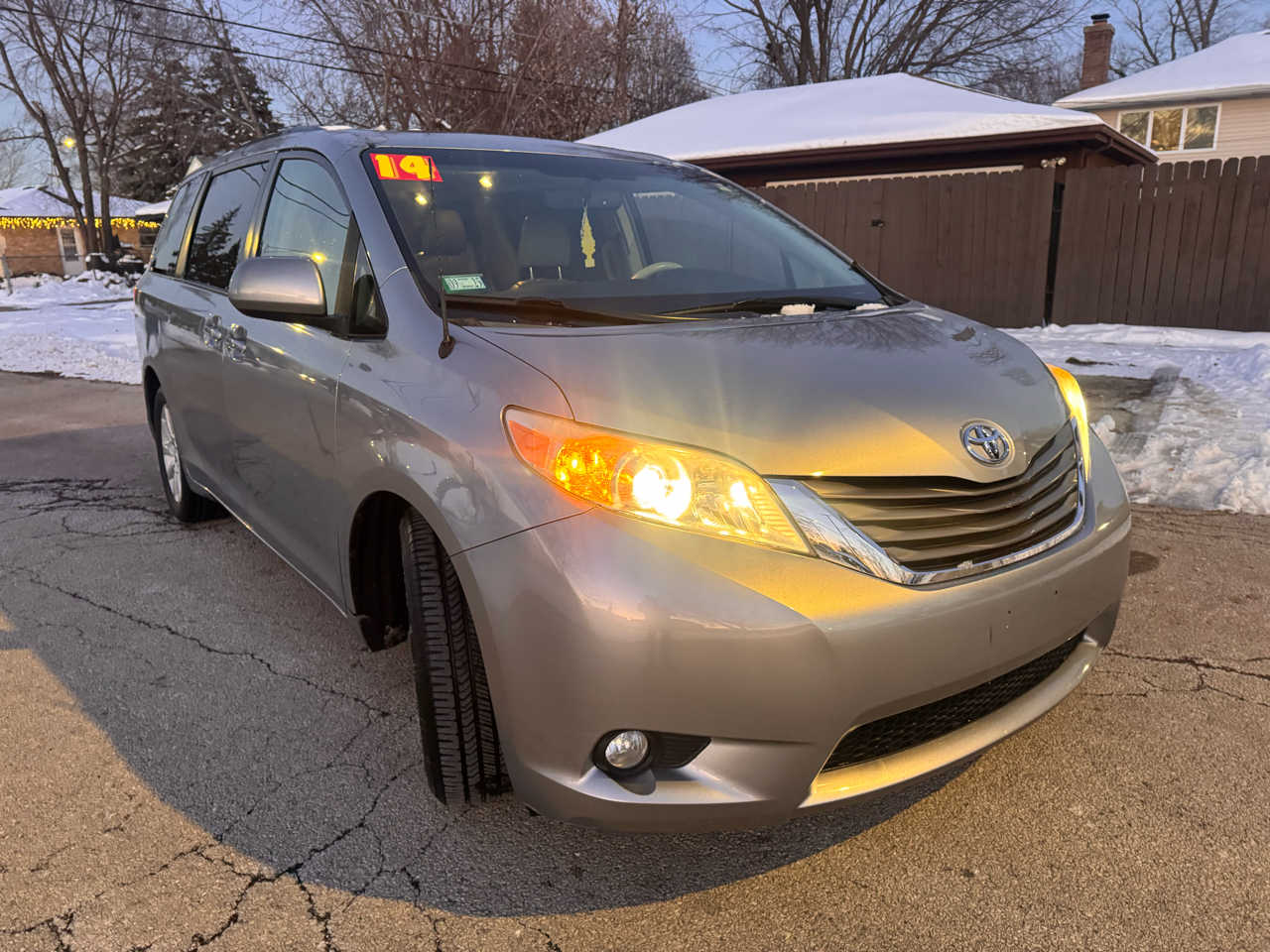 Toyota Sienna 5dr 7-Pass Van V6 Ltd AWD (Natl) 2014