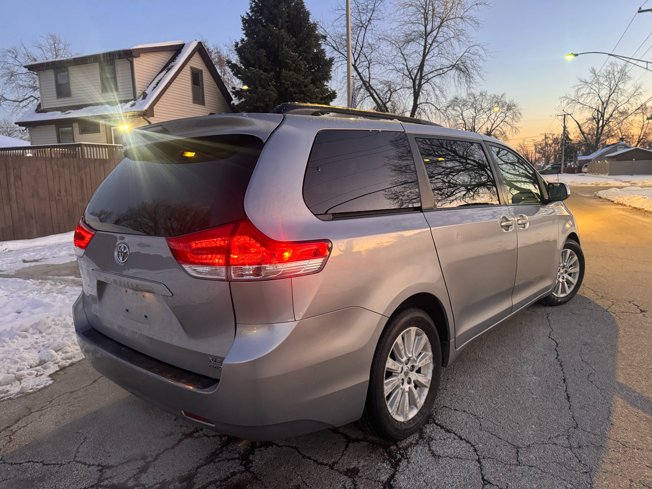 Toyota Sienna 5dr 7-Pass Van V6 Ltd AWD (Natl) 2014