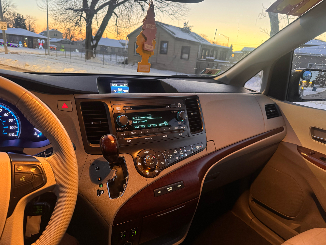 Toyota Sienna 5dr 7-Pass Van V6 Ltd AWD (Natl) 2014