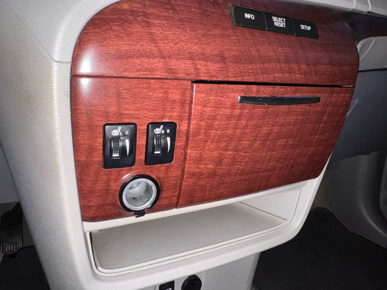 Toyota Sienna 5dr 7-Pass Van V6 Ltd AWD (Natl) 2014