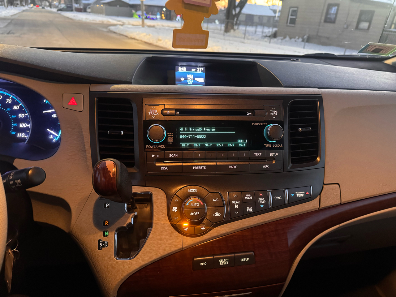 Toyota Sienna 5dr 7-Pass Van V6 Ltd AWD (Natl) 2014