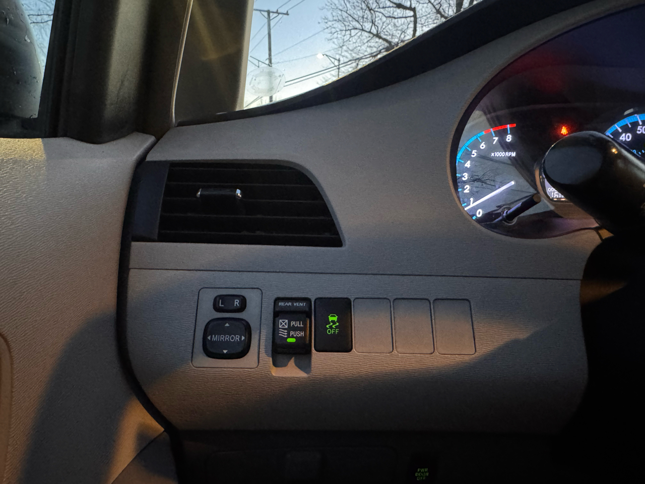 Toyota Sienna 5dr 7-Pass Van V6 Ltd AWD (Natl) 2014