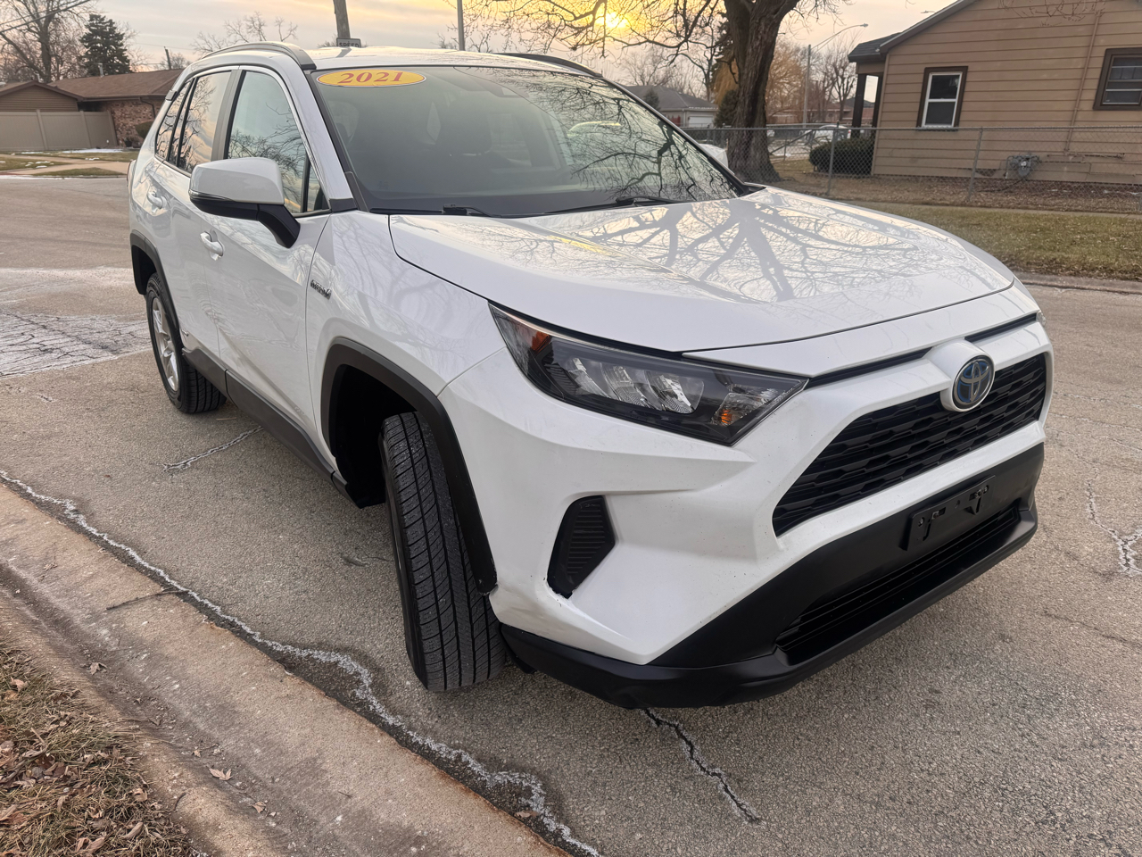 Toyota RAV4 Hybrid LE AWD (Natl) 2021