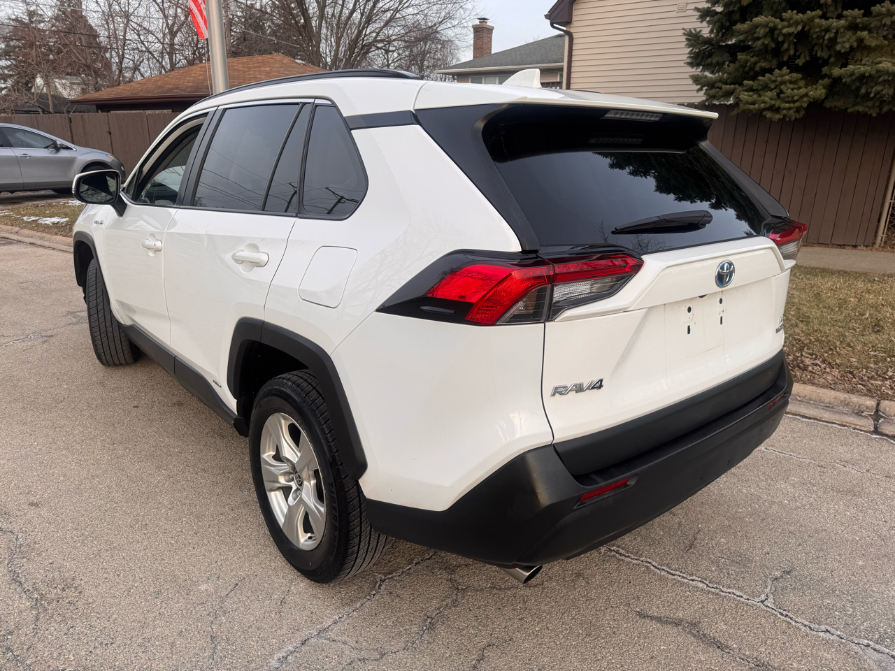 Toyota RAV4 Hybrid LE AWD (Natl) 2021