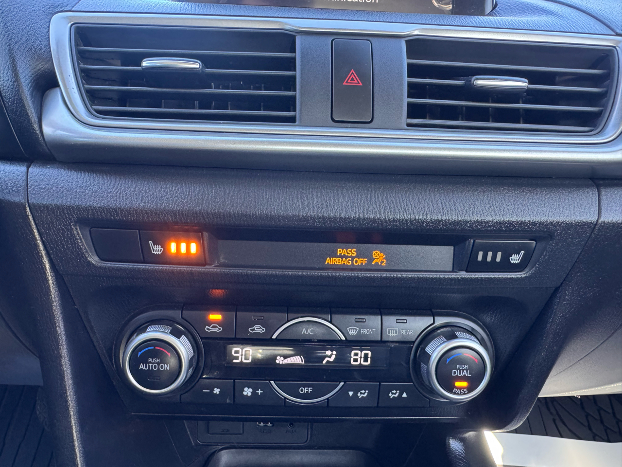 Mazda Mazda3 4-Door Touring Auto 2018