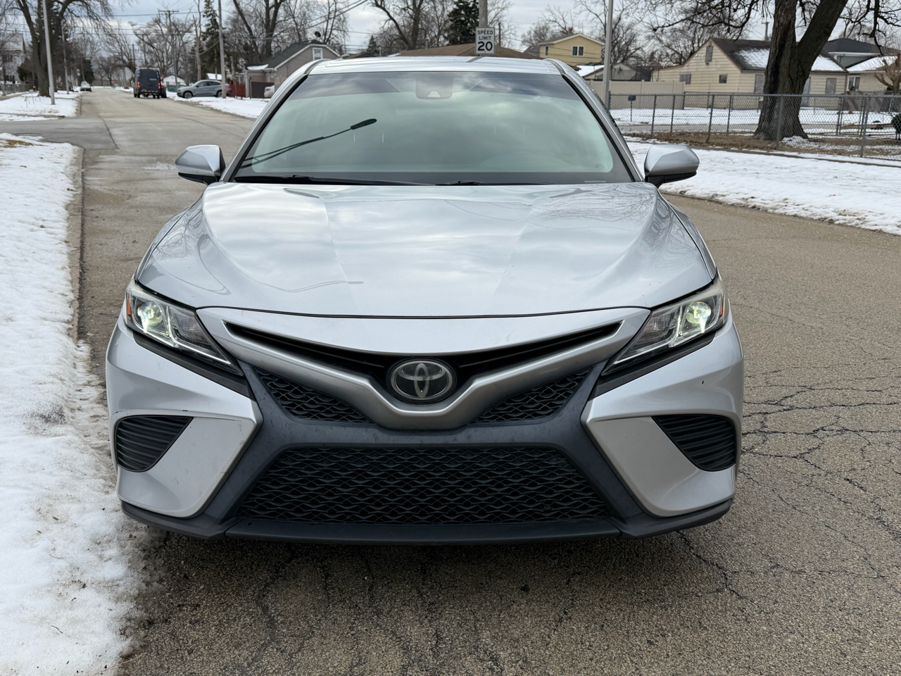 Toyota Camry SE Auto (Natl) 2020