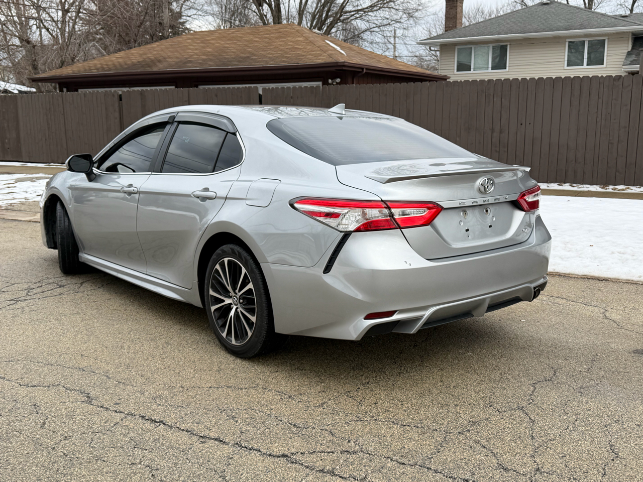Toyota Camry SE Auto (Natl) 2020