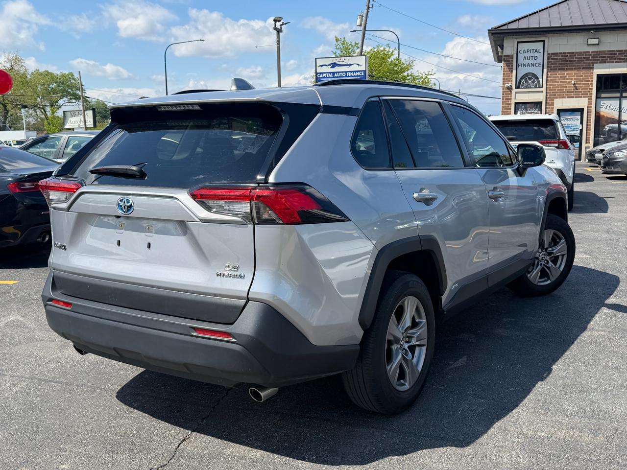 Toyota RAV4 Hybrid LE AWD (Natl) 2023