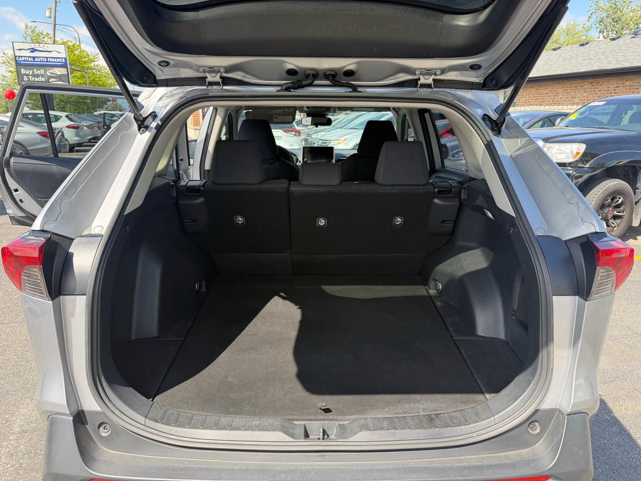 Toyota RAV4 Hybrid LE AWD (Natl) 2023