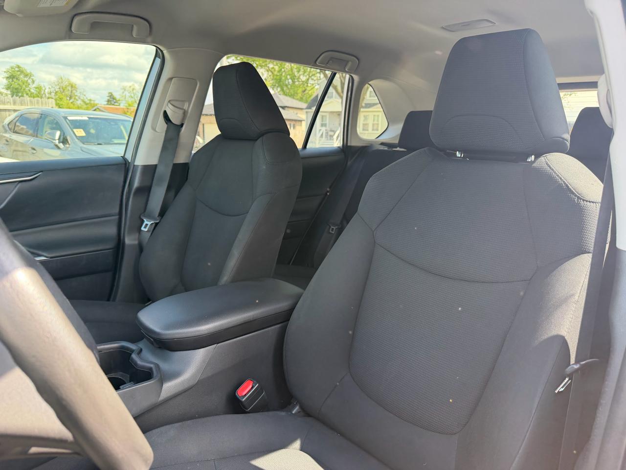Toyota RAV4 Hybrid LE AWD (Natl) 2023