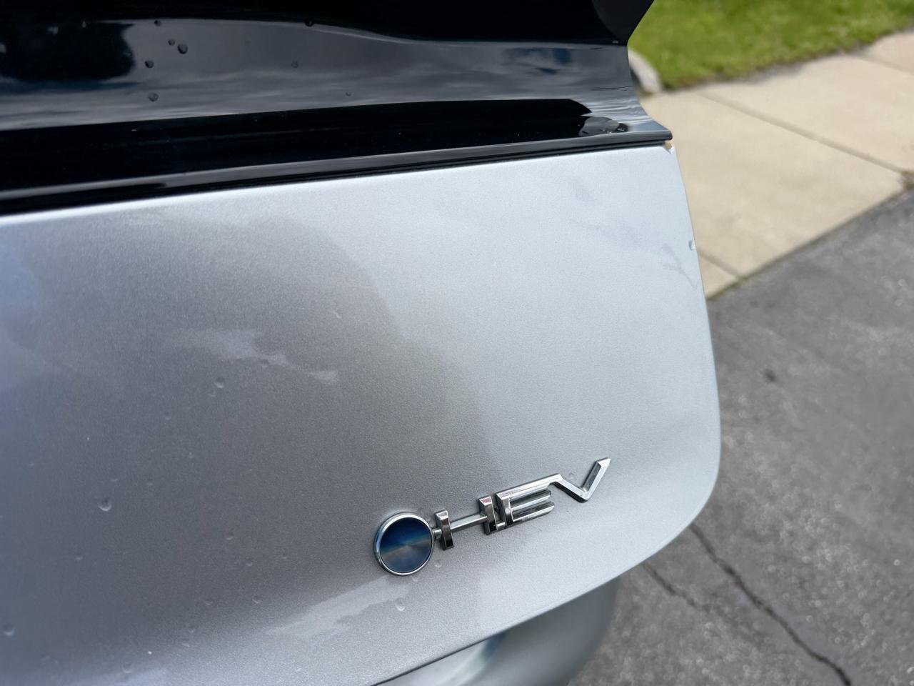 Toyota Prius Limited AWD (Natl) 2024