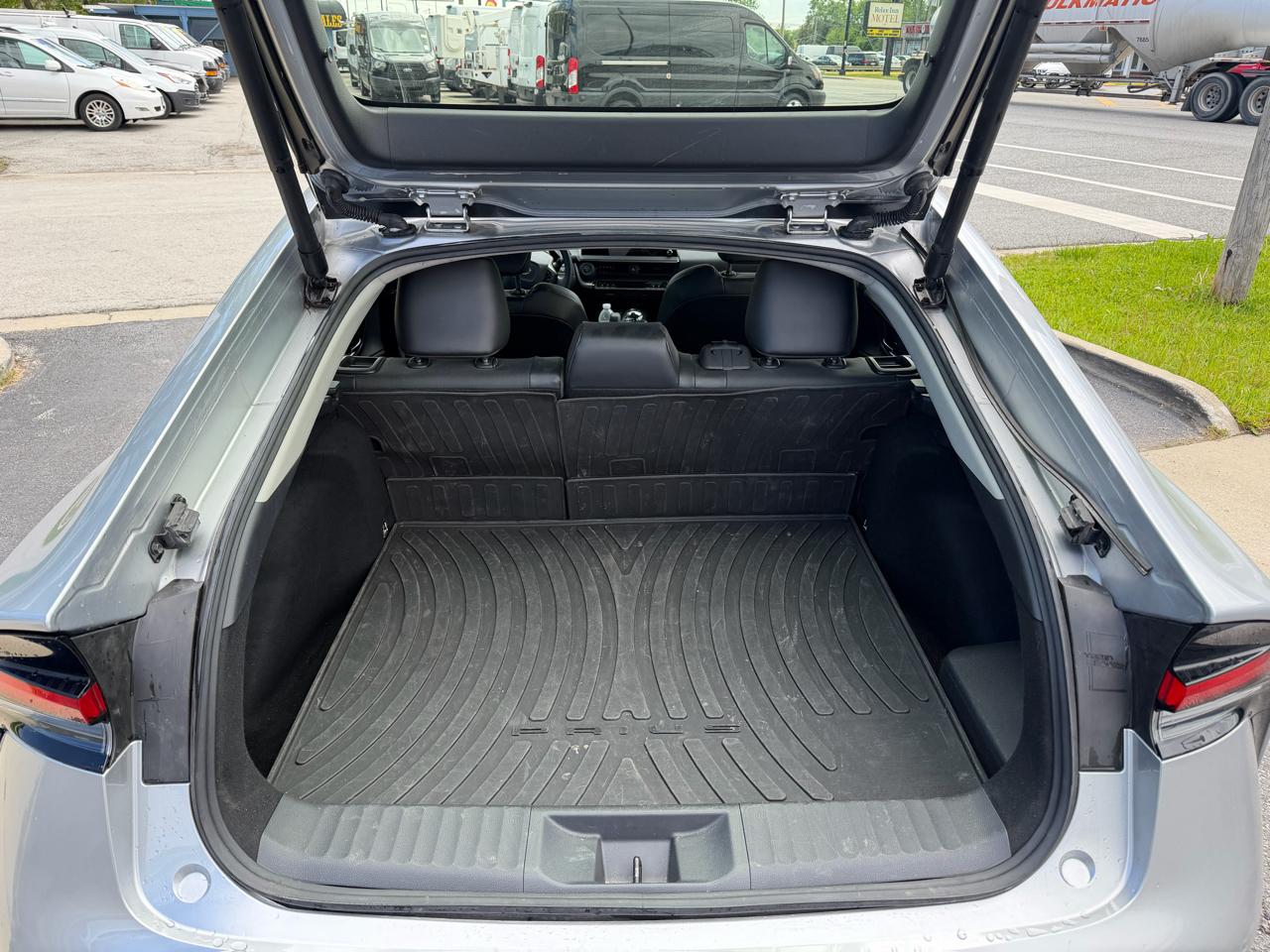 Toyota Prius Limited AWD (Natl) 2024