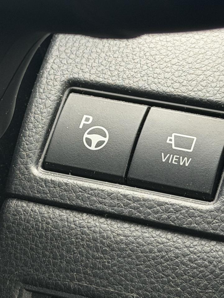 Toyota Prius Limited AWD (Natl) 2024