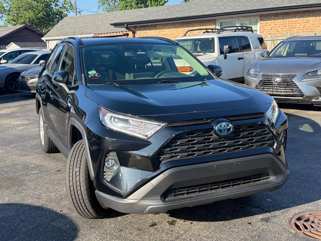 Toyota RAV4 Hybrid XLE AWD 2021