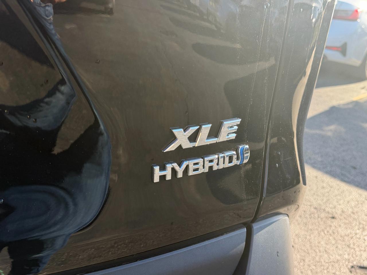 Toyota RAV4 Hybrid XLE AWD 2021