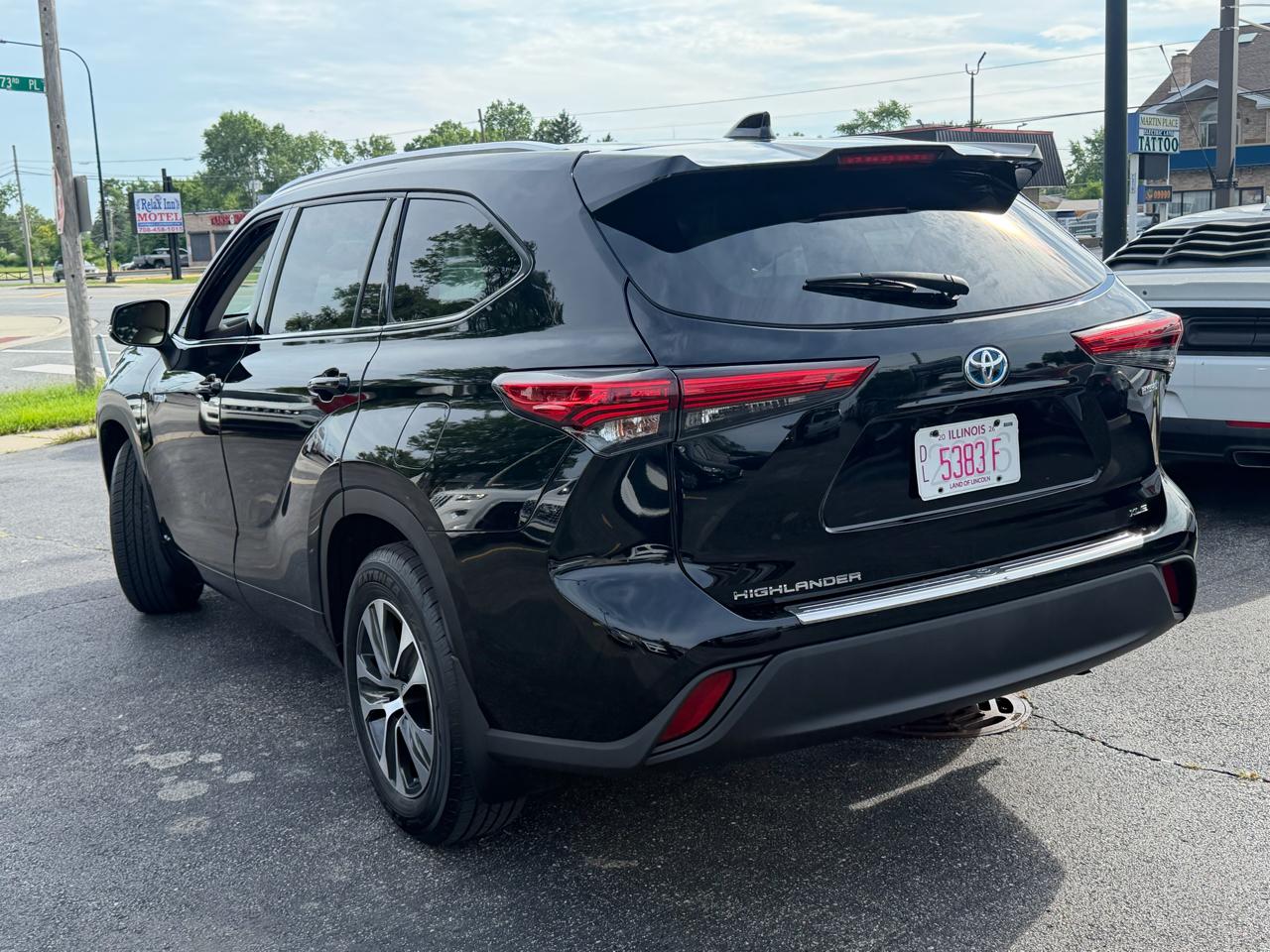 Toyota Highlander Hybrid XLE AWD (Natl) 2020