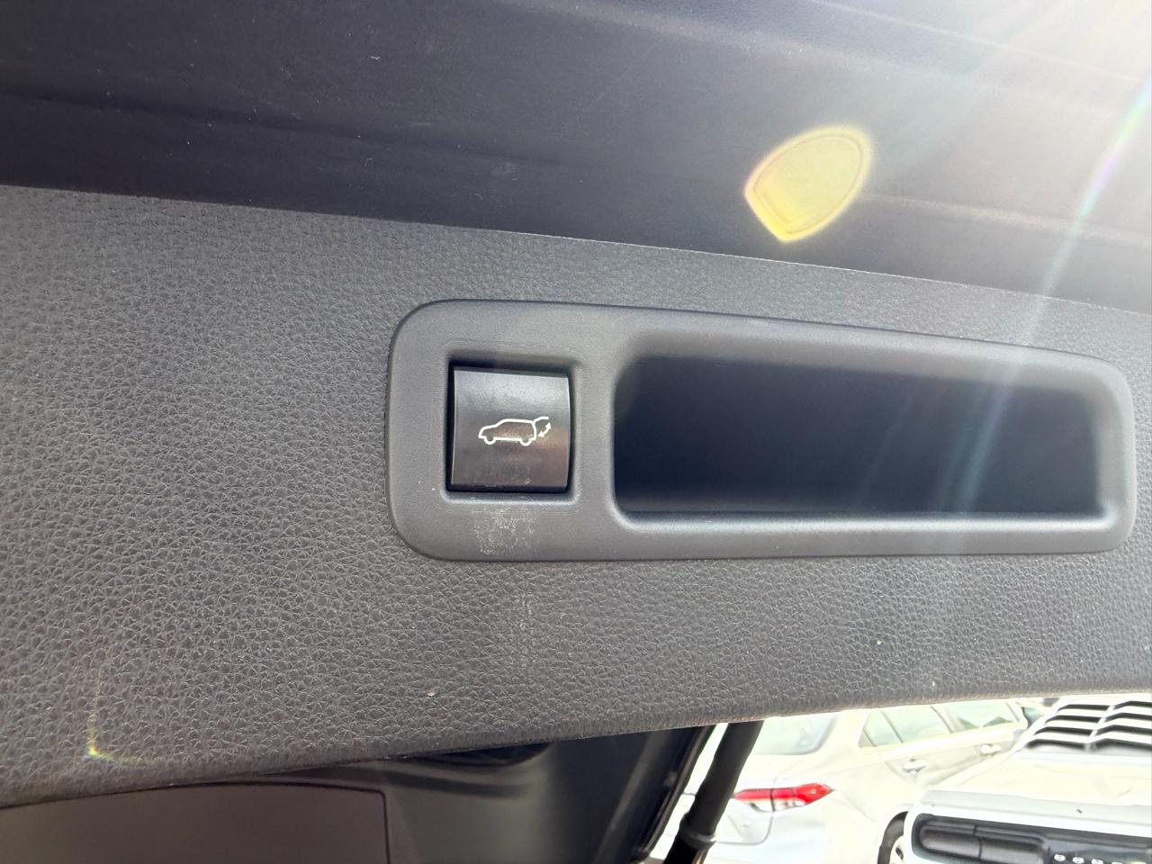 Toyota Highlander Hybrid XLE AWD (Natl) 2020