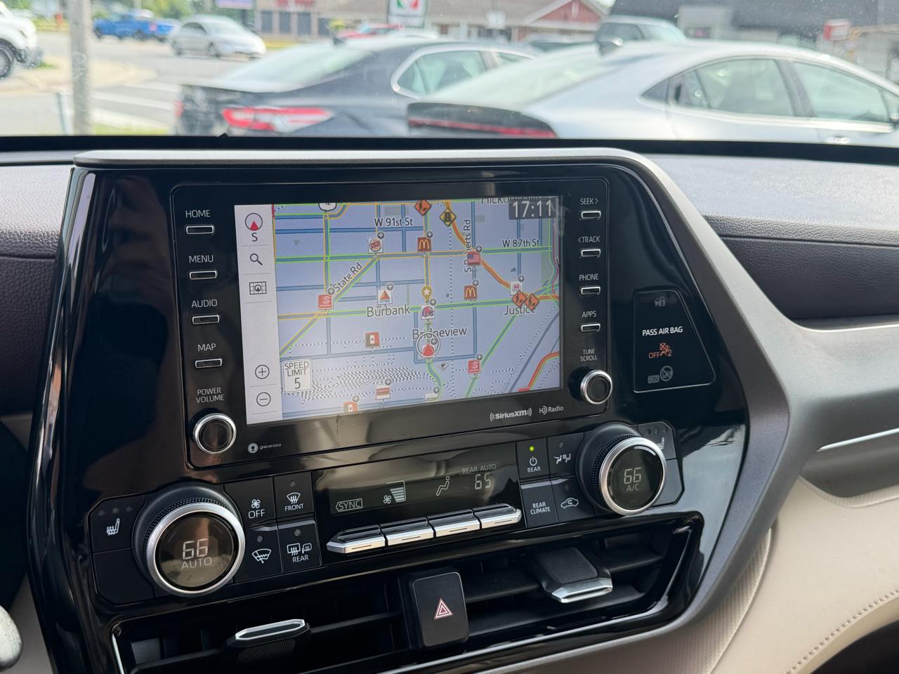Toyota Highlander Hybrid XLE AWD (Natl) 2020
