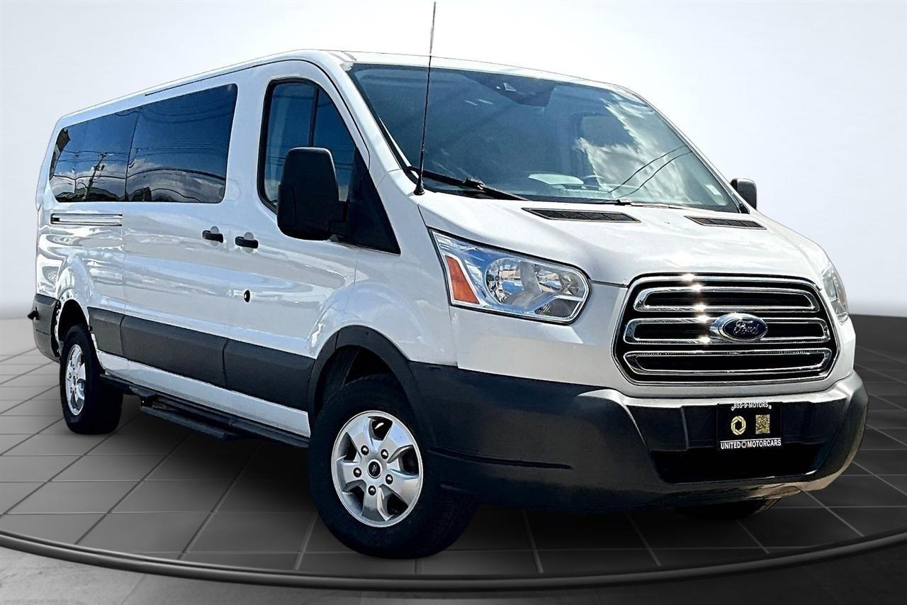 Ford Transit 350 Wagon Low Roof XLT w/Sliding Pass. 148-in. WB 2018