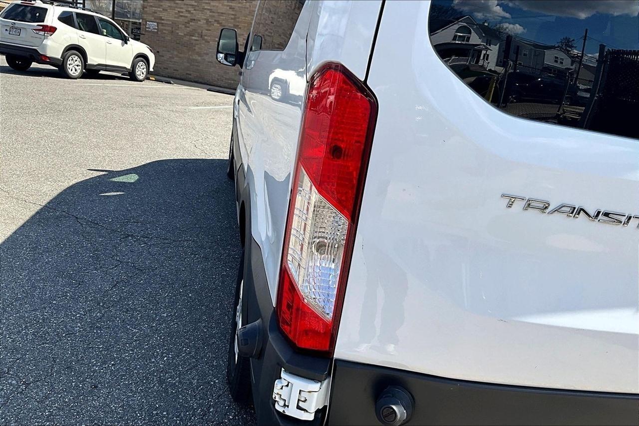 Ford Transit 350 Wagon Low Roof XLT w/Sliding Pass. 148-in. WB 2018