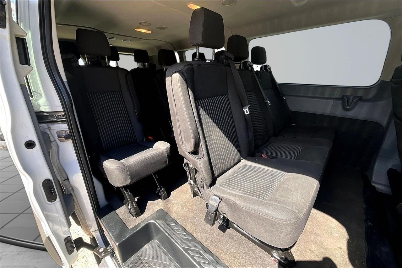 Ford Transit 350 Wagon Low Roof XLT w/Sliding Pass. 148-in. WB 2018