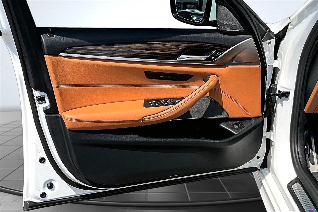 BMW 5-Series 540i 2021
