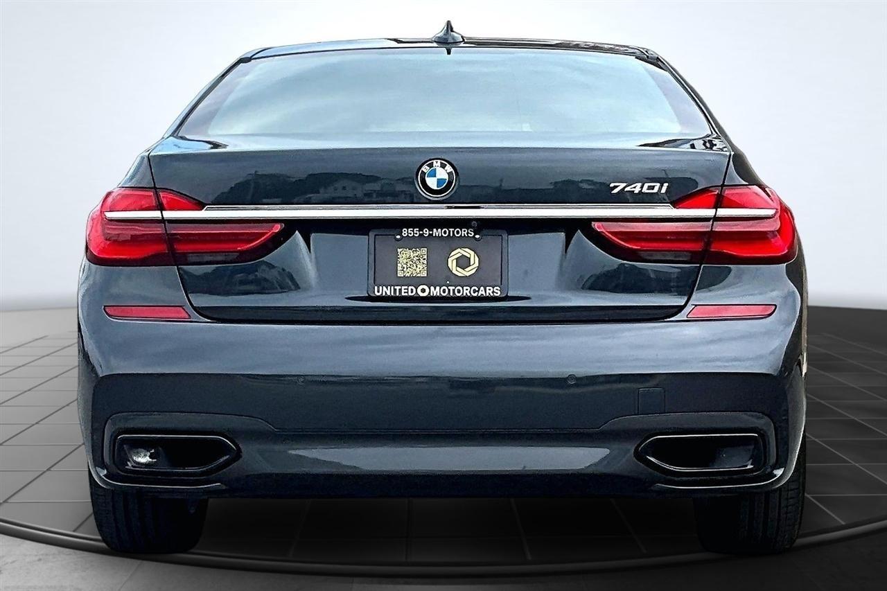 BMW 7-Series 740i 2019