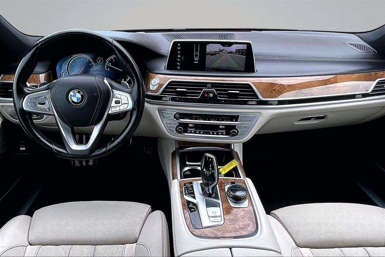 BMW 7-Series 740i 2019