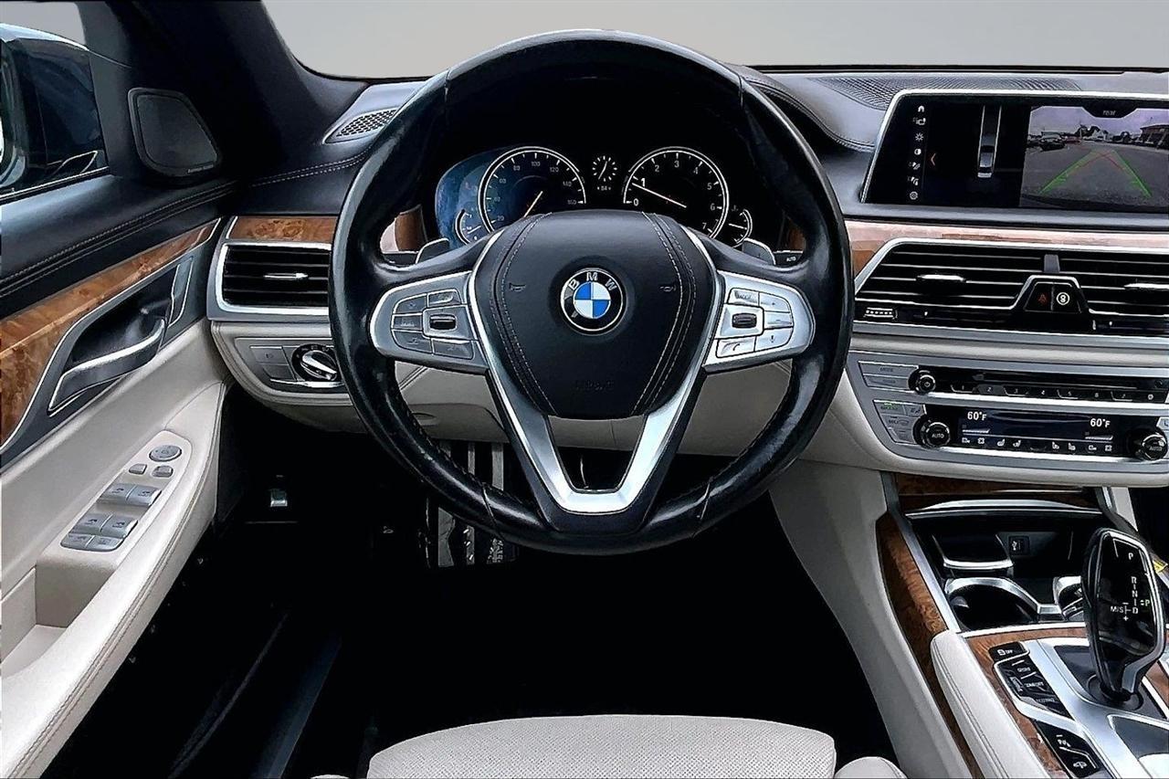 BMW 7-Series 740i 2019