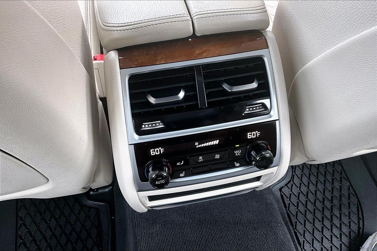 BMW 7-Series 740i 2019