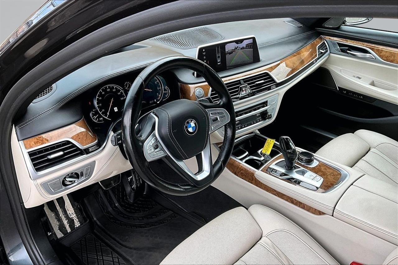 BMW 7-Series 740i 2019