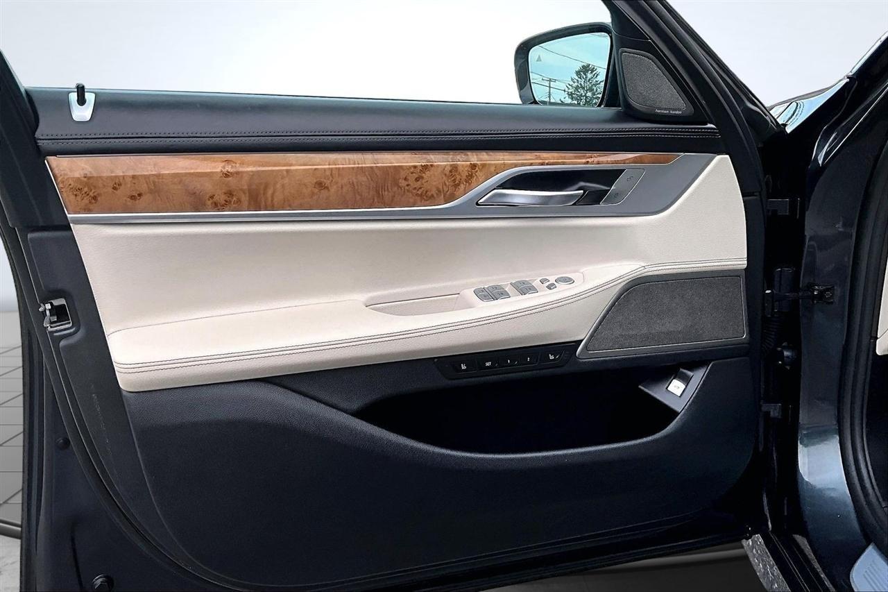 BMW 7-Series 740i 2019