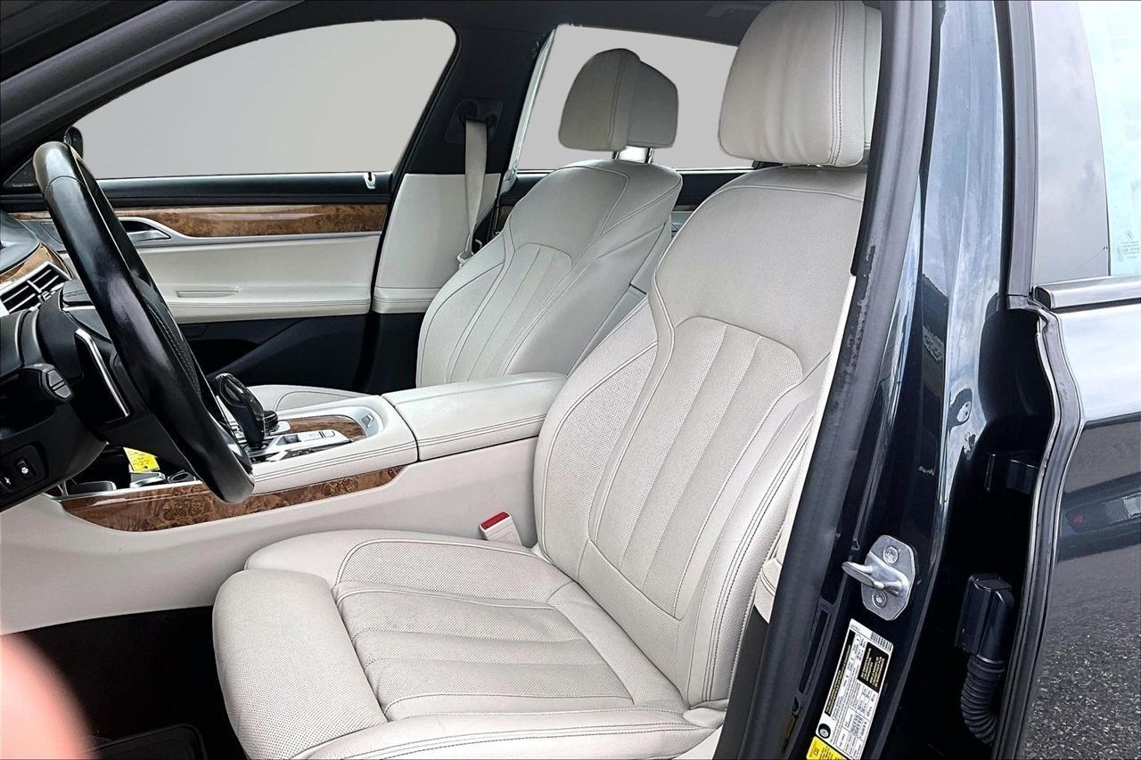 BMW 7-Series 740i 2019