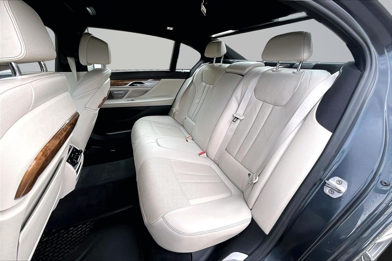 BMW 7-Series 740i 2019