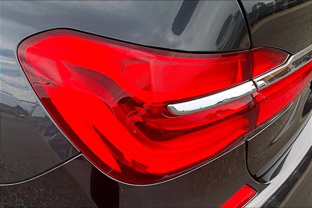 BMW 7-Series 740i 2019