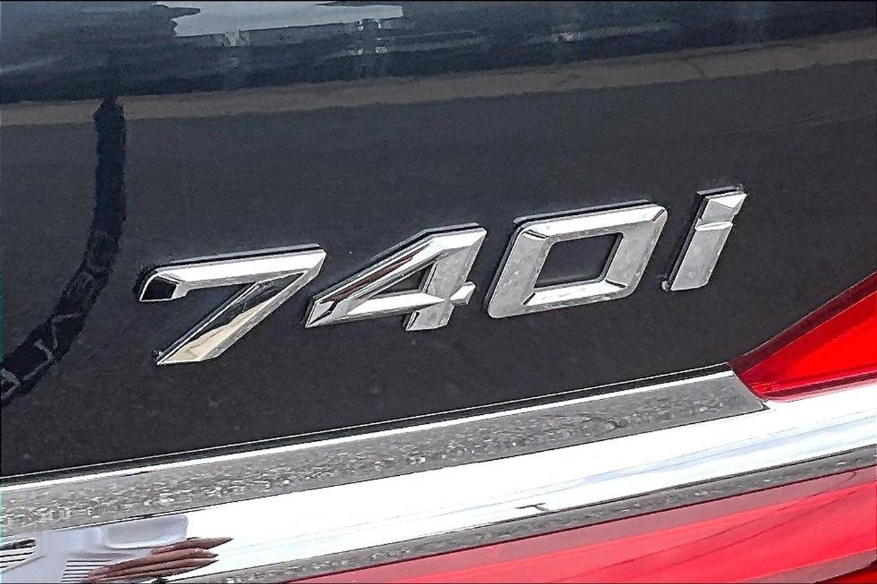 BMW 7-Series 740i 2019